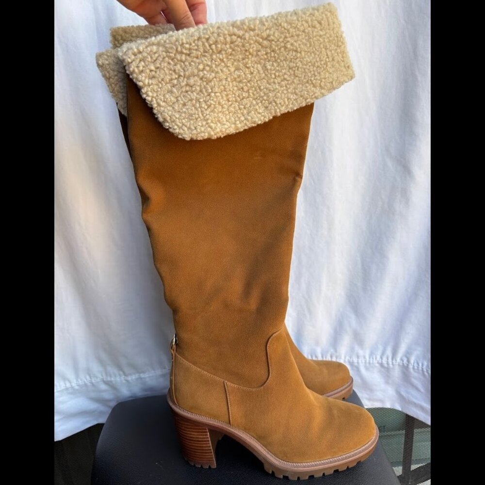 JLO Jennifer Lopez “Gorga” Knee-High Boots Size 9 Tan Sherpa Foldover Lug Sole